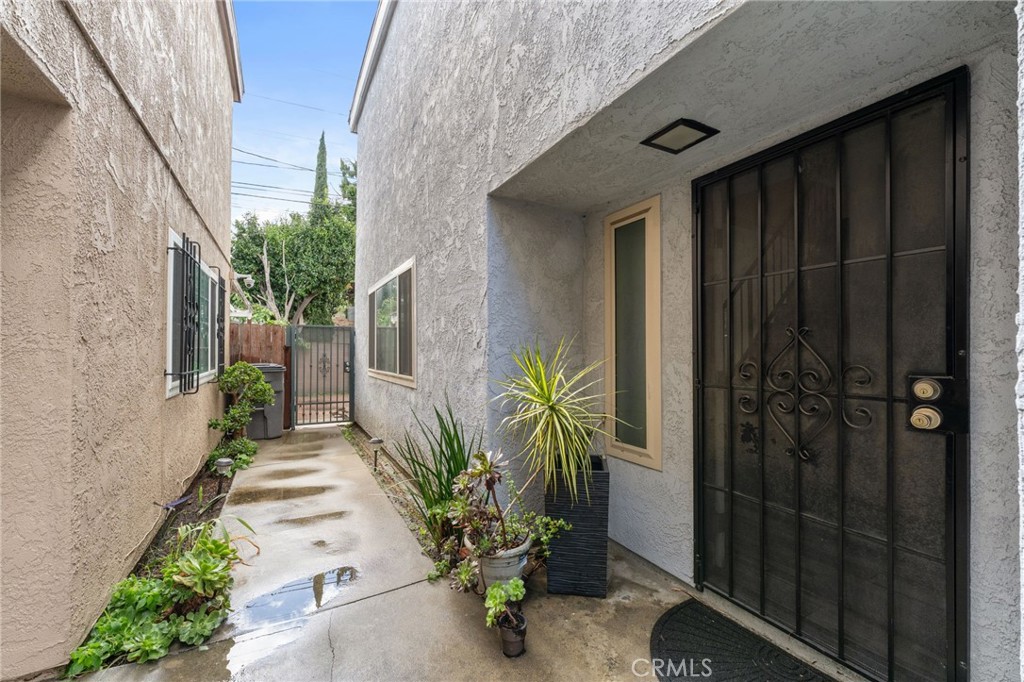 2526 E Van Buren Property Photo 21