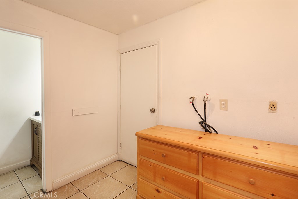 1272 E Mcfadden Property Photo 2