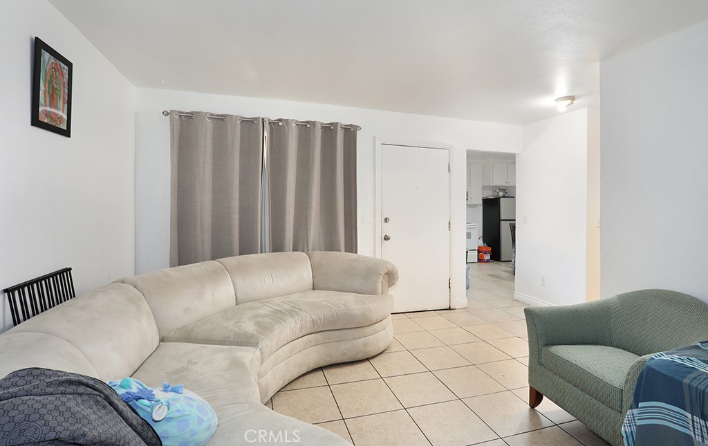 1272 E Mcfadden Property Photo 3