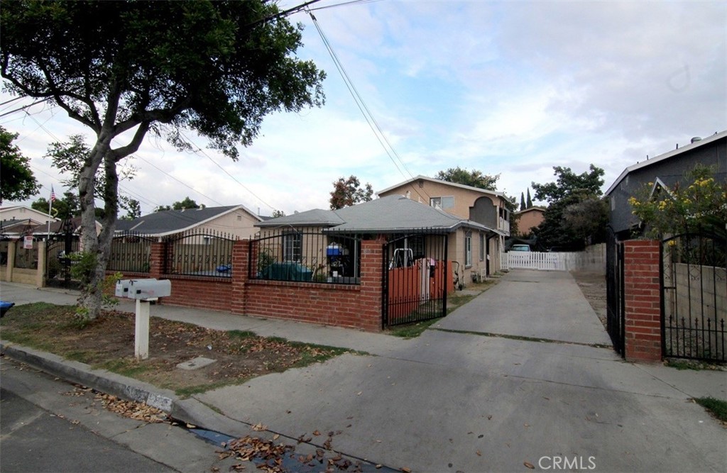 725 N Bewley Property Photo 1