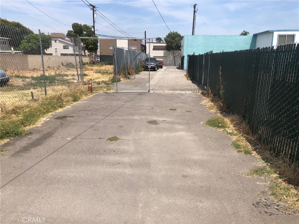 9703 Alondra Boulevard Property Photo 3