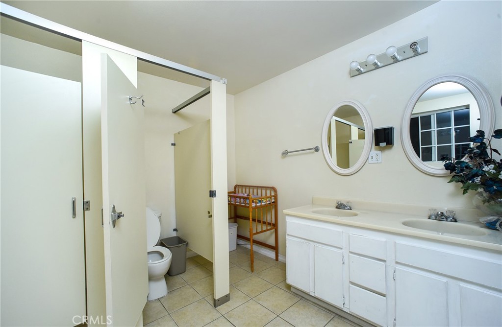 731 W 80th Property Photo 24