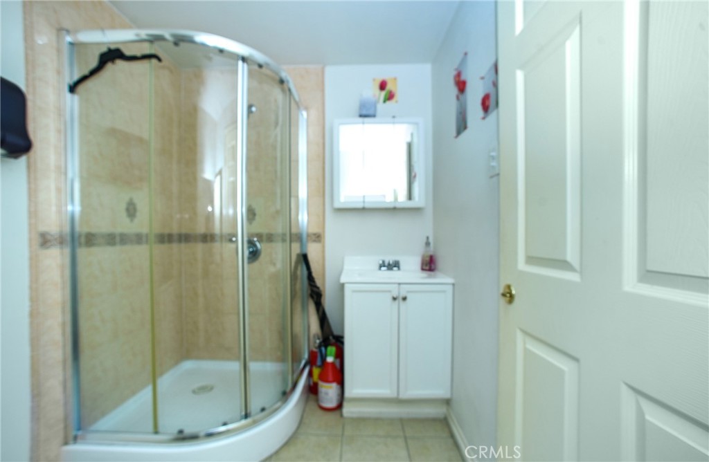 731 W 80th Property Photo 28
