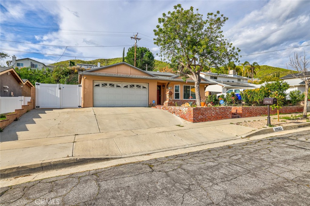 17823 Blackbrush Drive Property Photo 3