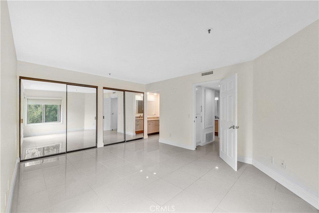 260 Cagney Lane 105 Property Photo 29