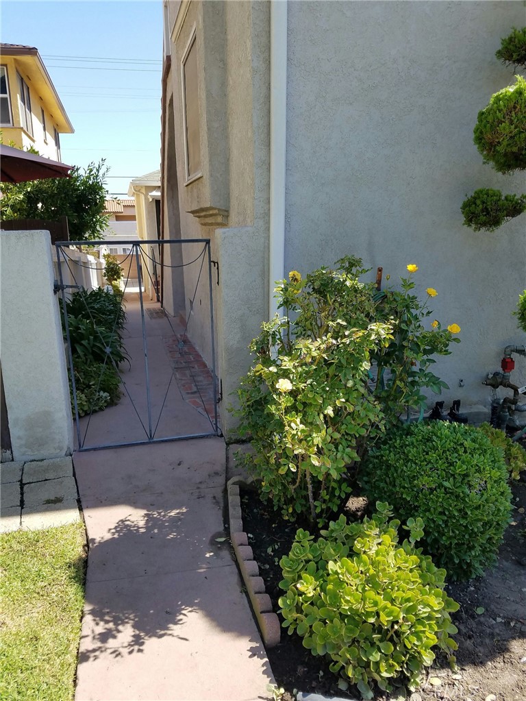 1210 S Leland Street Property Photo 8