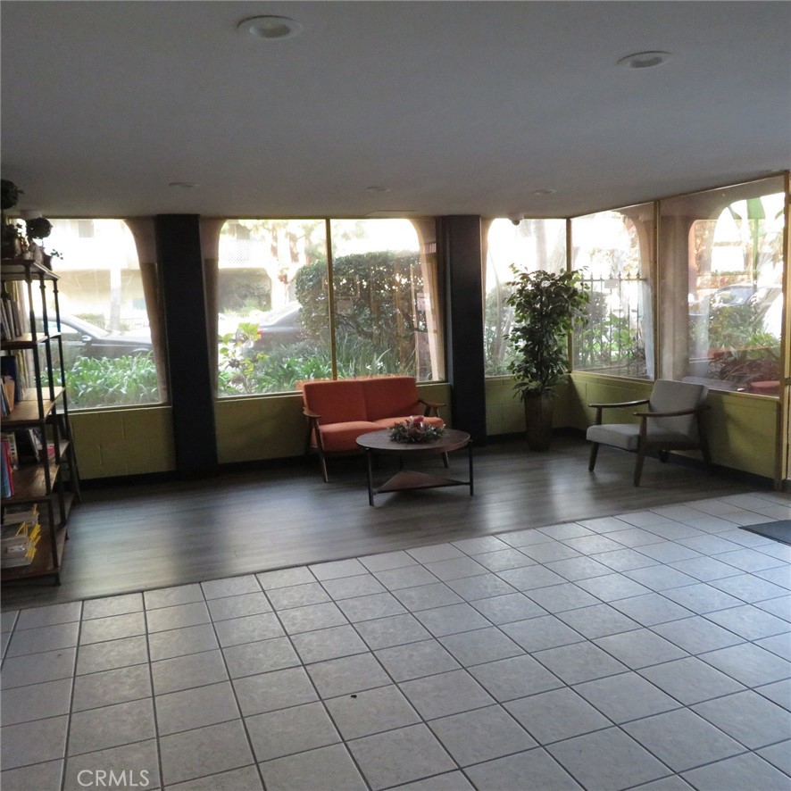 545 Chestnut Avenue 304 Property Photo 5