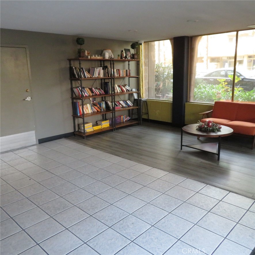 545 Chestnut Avenue 304 Property Photo 7
