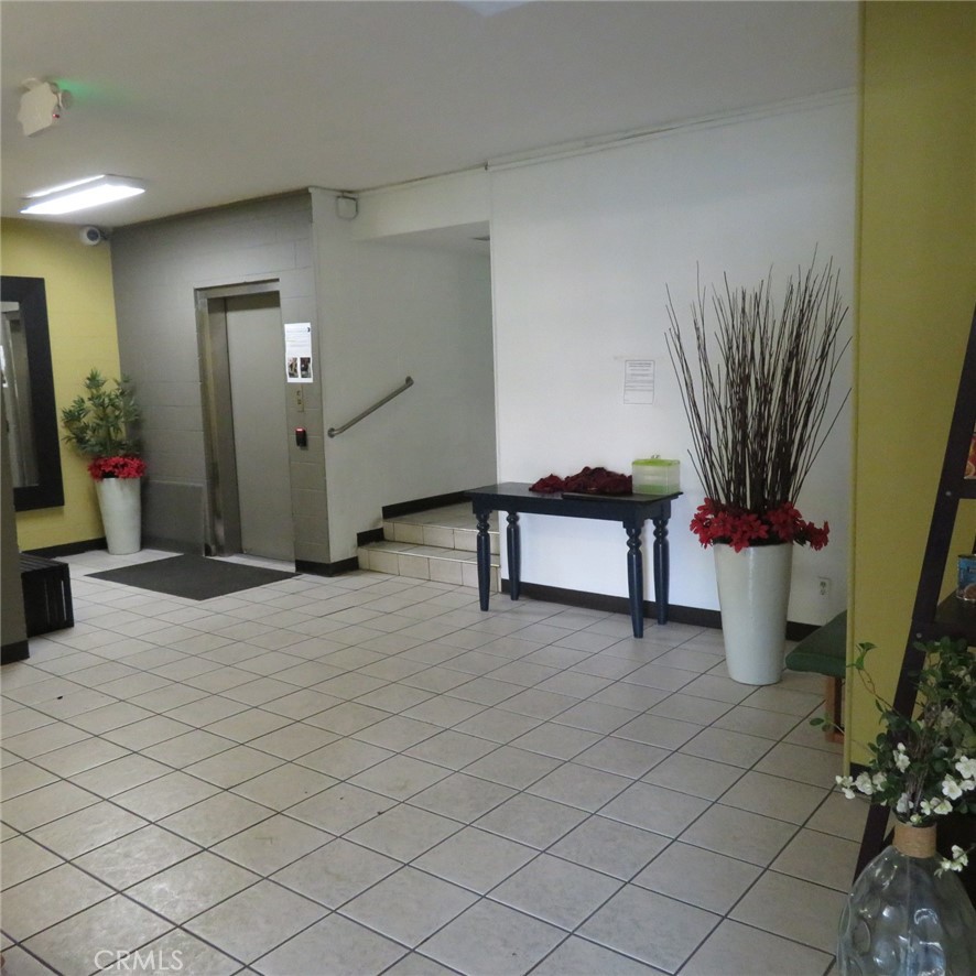 545 Chestnut Avenue 304 Property Photo 8