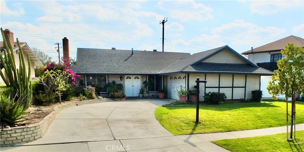 472 S Rall Avenue Property Photo