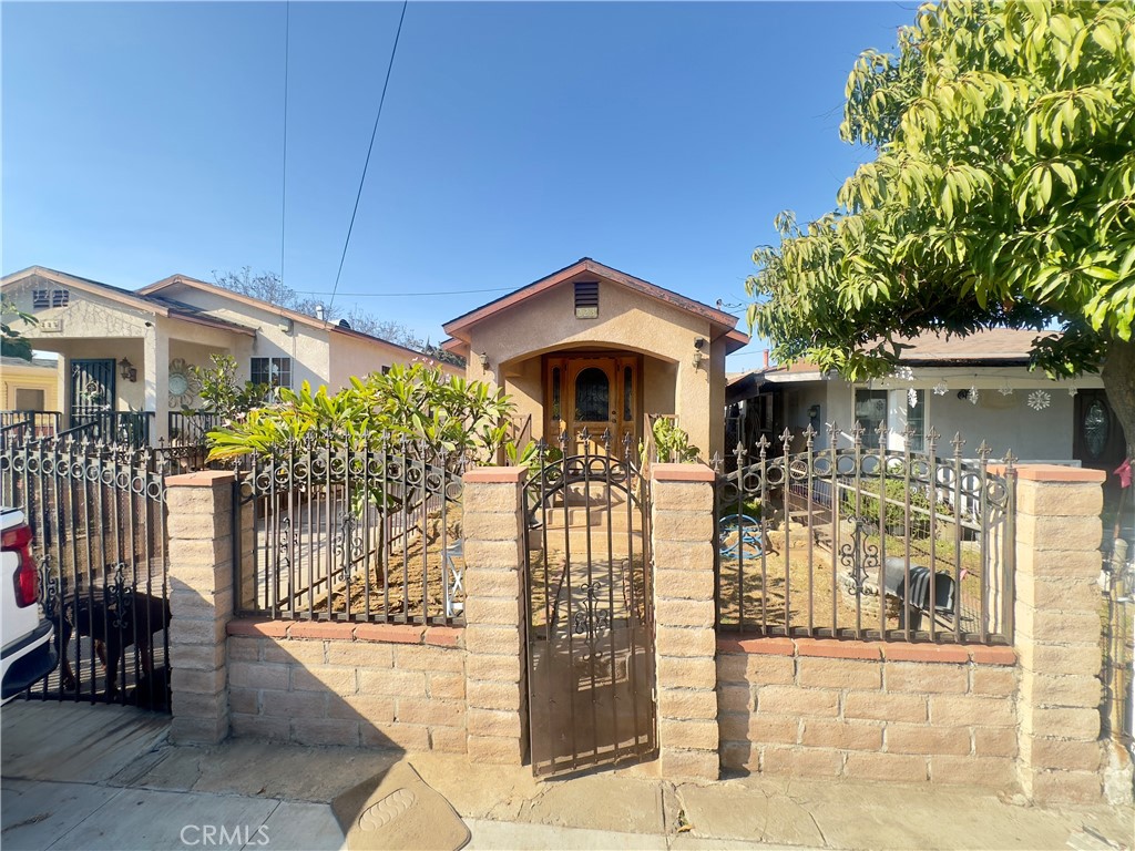 223 S Kern Avenue Property Photo 1