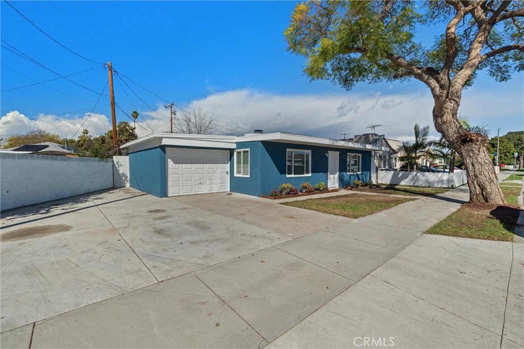 251 E Osgood Street Property Photo
