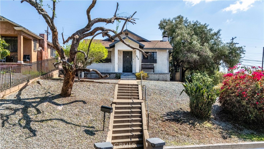 974 S Grande Vista Avenue Property Photo