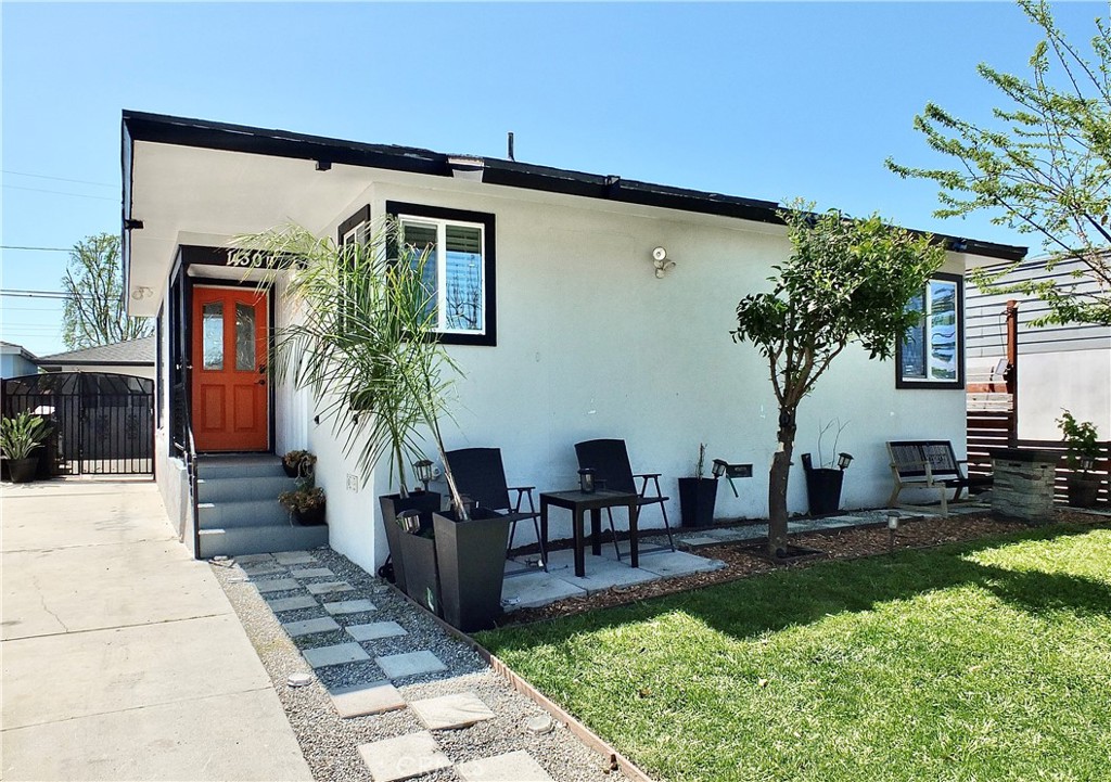 1430 E Michelson Street Property Photo 1