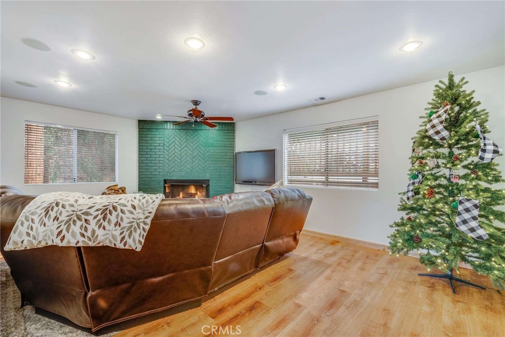 513 W Victoria Court Property Photo 11