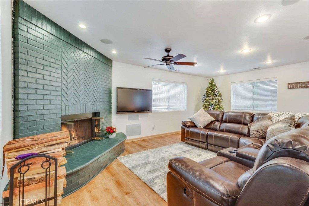 513 W Victoria Court Property Photo 12