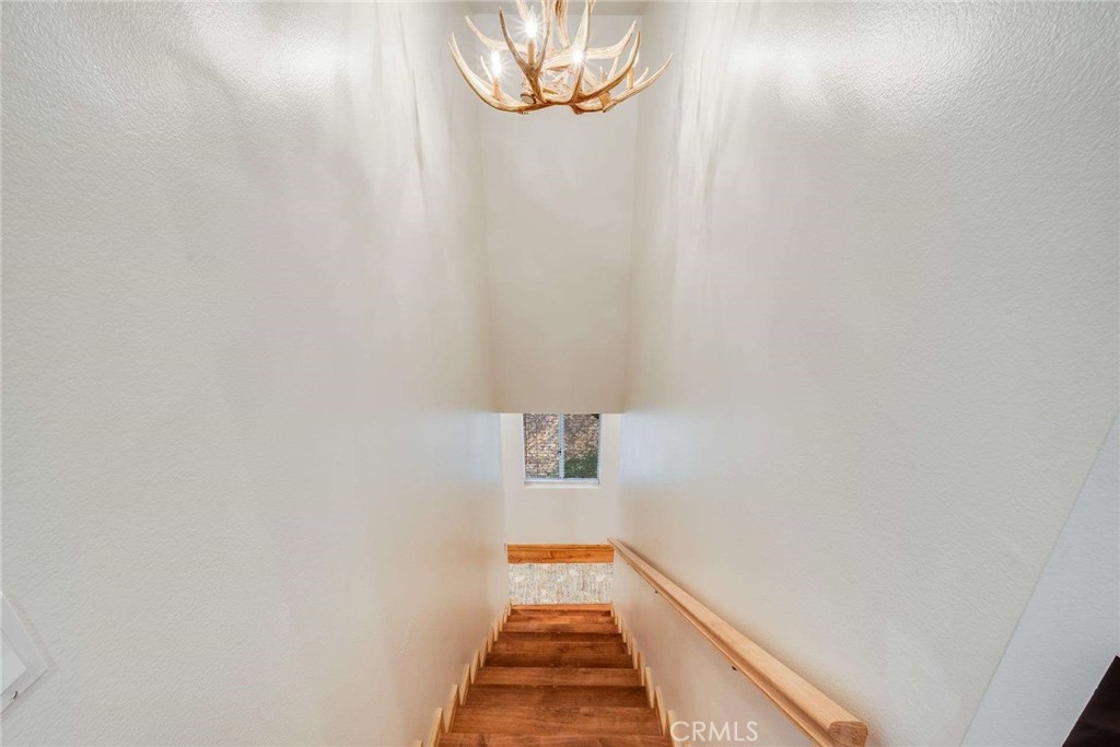 513 W Victoria Court Property Photo 17