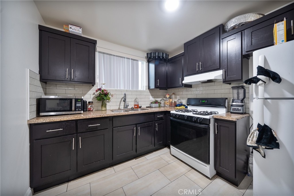 671 W 62nd Street Property Photo 2