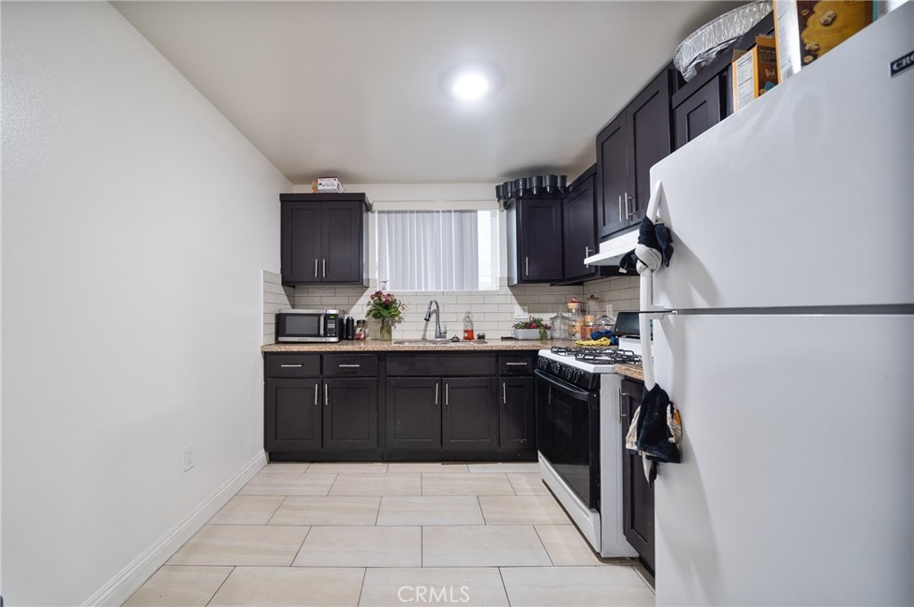 671 W 62nd Street Property Photo 3