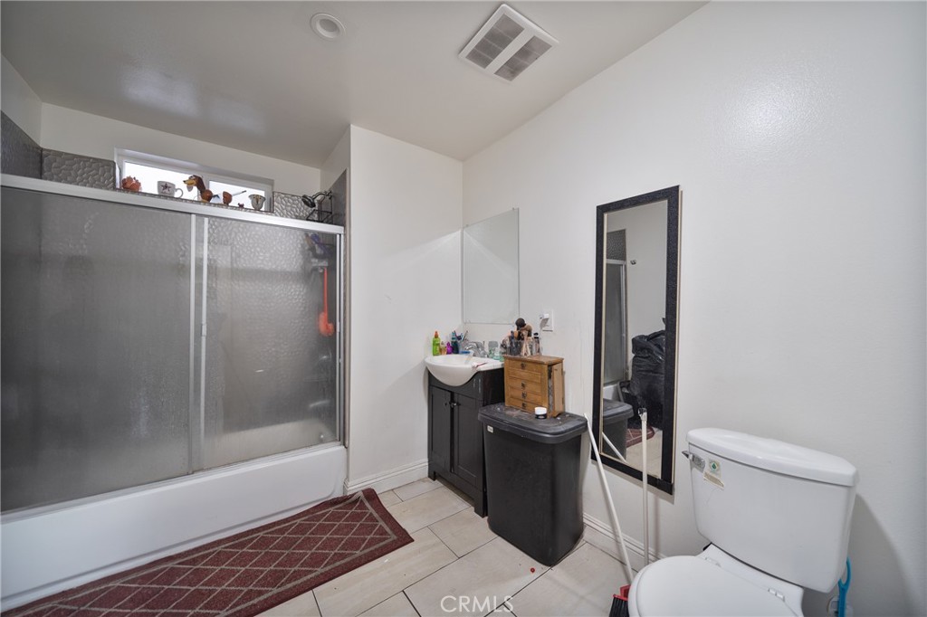 671 W 62nd Street Property Photo 7