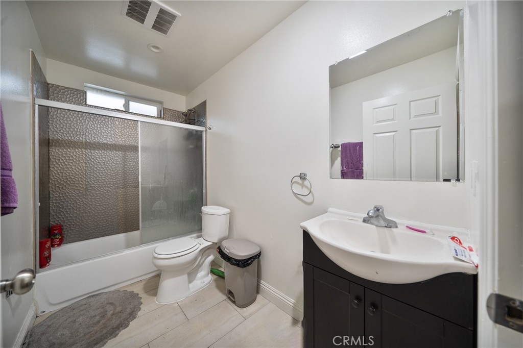 671 W 62nd Street Property Photo 10
