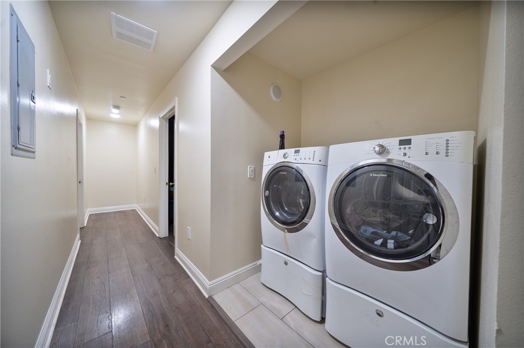 671 W 62nd Street Property Photo 11