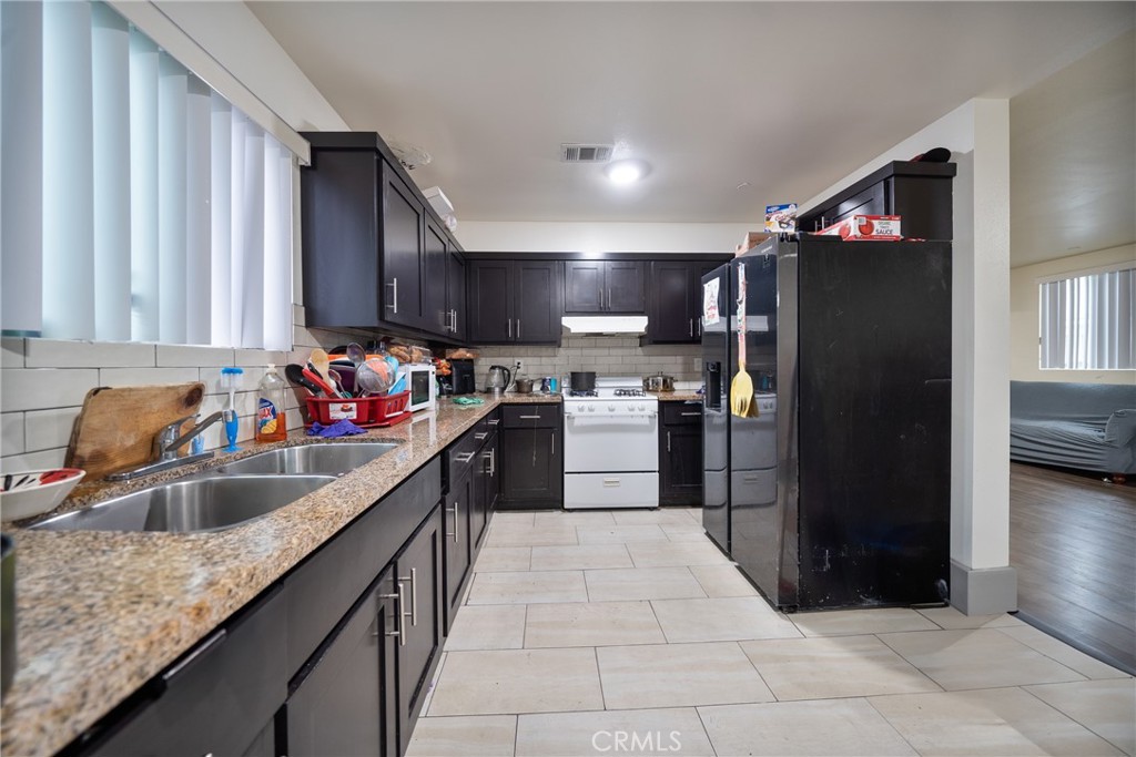 671 W 62nd Street Property Photo 22