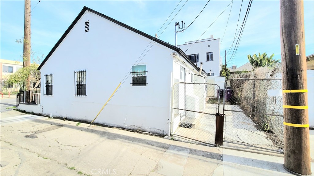 618 W 6th Street Property Photo 4