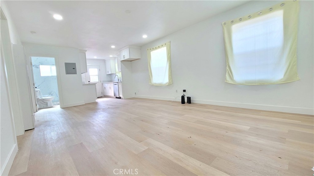 618 W 6th Street Property Photo 8