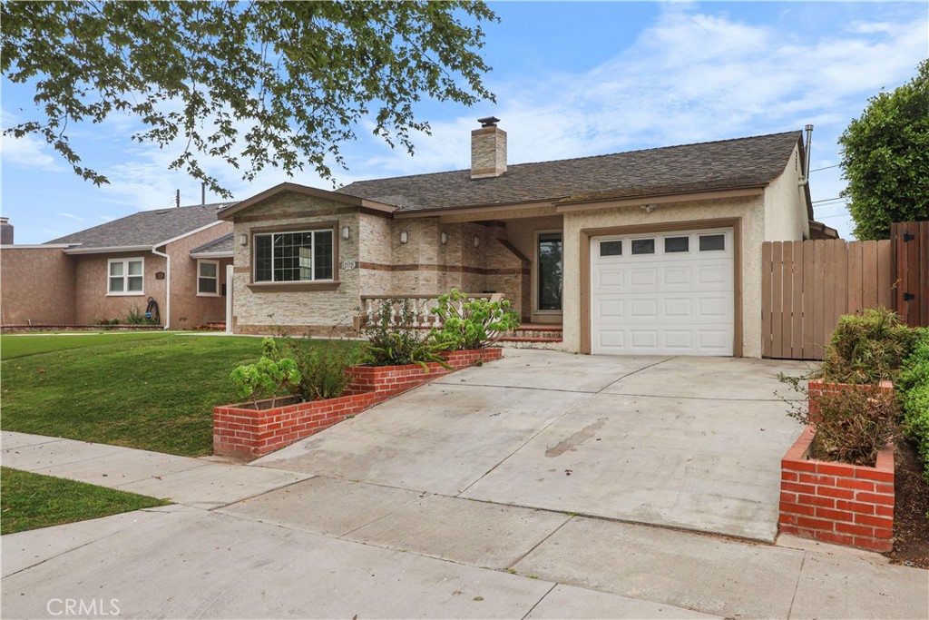 3333 N Los Coyotes Diagonal Property Photo 2