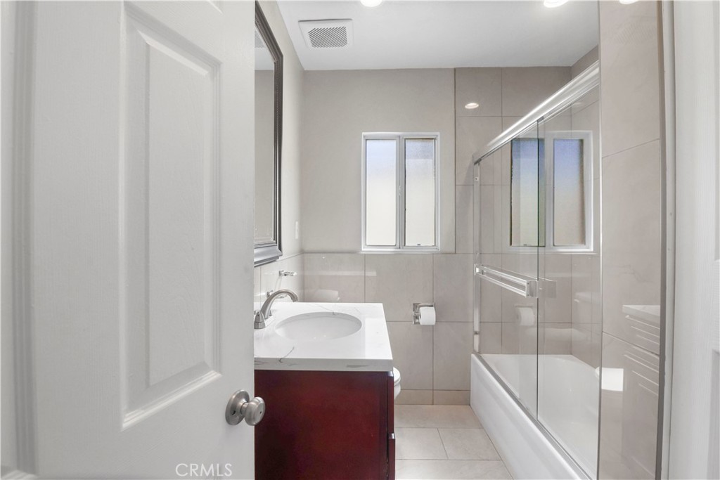 3333 N Los Coyotes Diagonal Property Photo 19