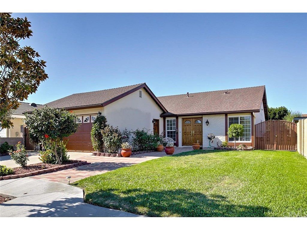10667 Thomas Circle Property Photo
