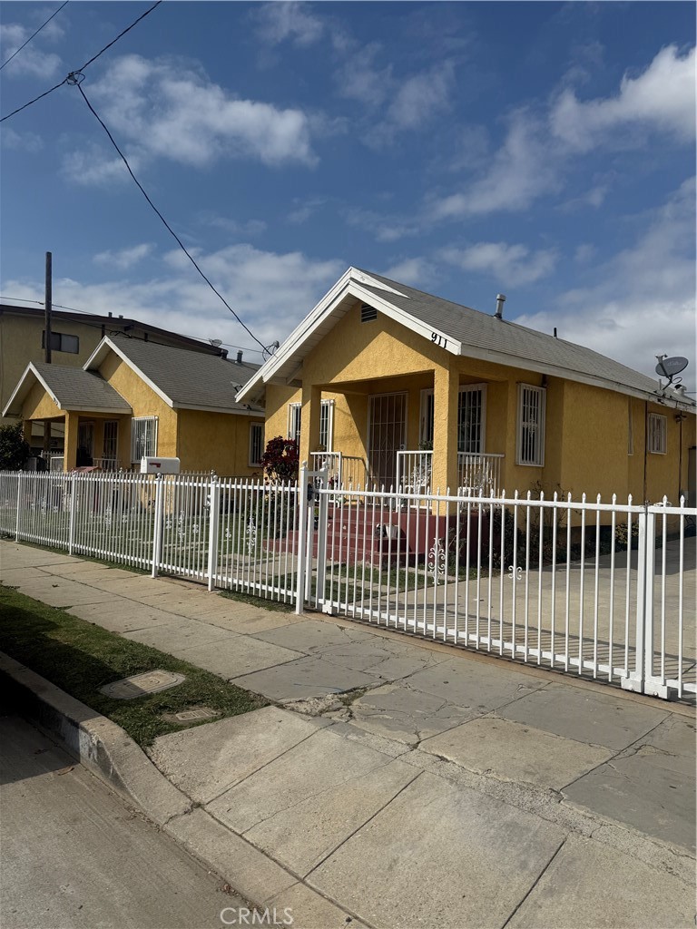 909 W Denni Street Property Photo 1