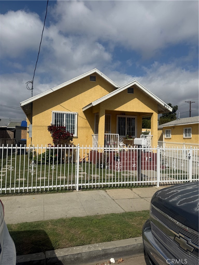 909 W Denni Street Property Photo 5