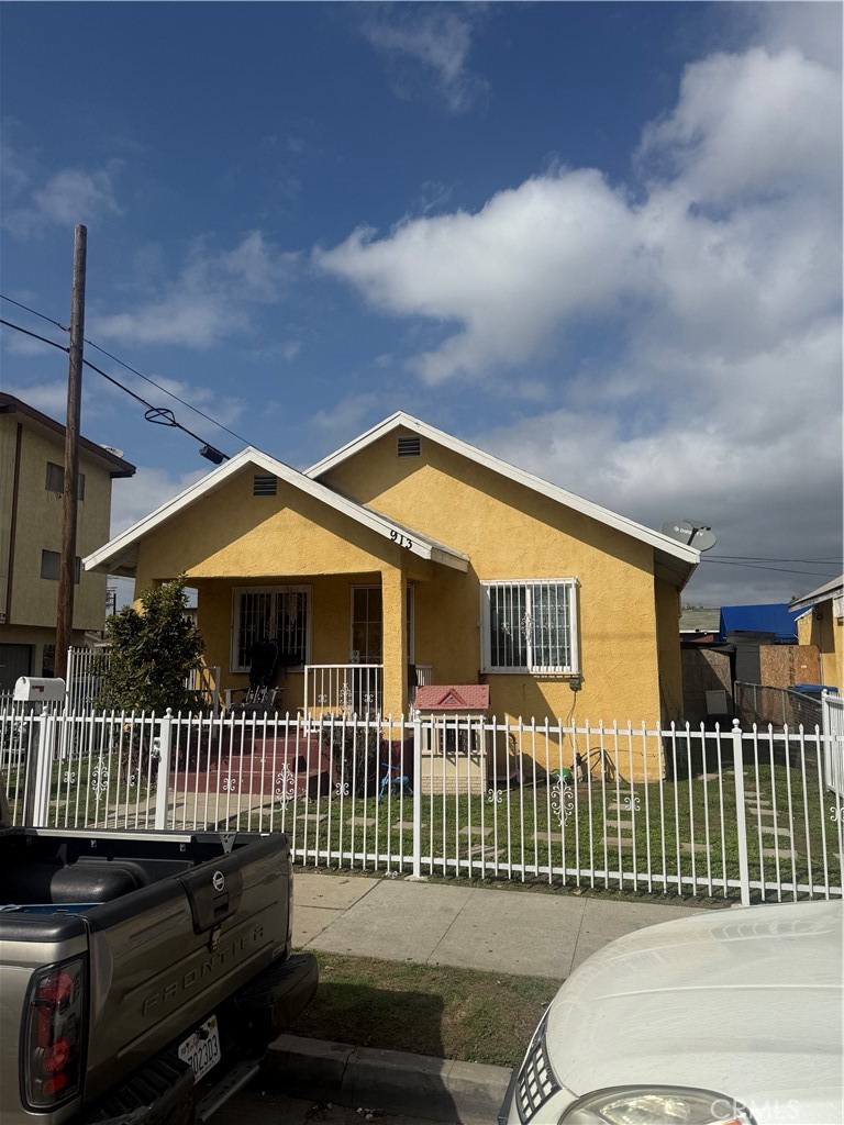 909 W Denni Street Property Photo 6