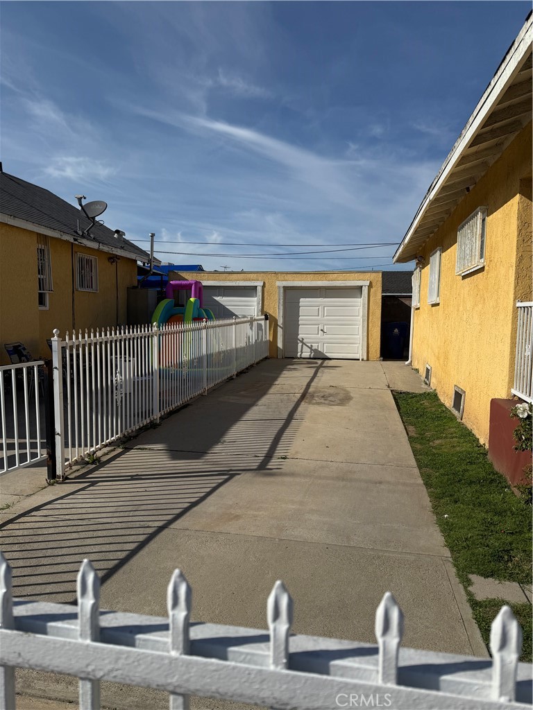 909 W Denni Street Property Photo 8
