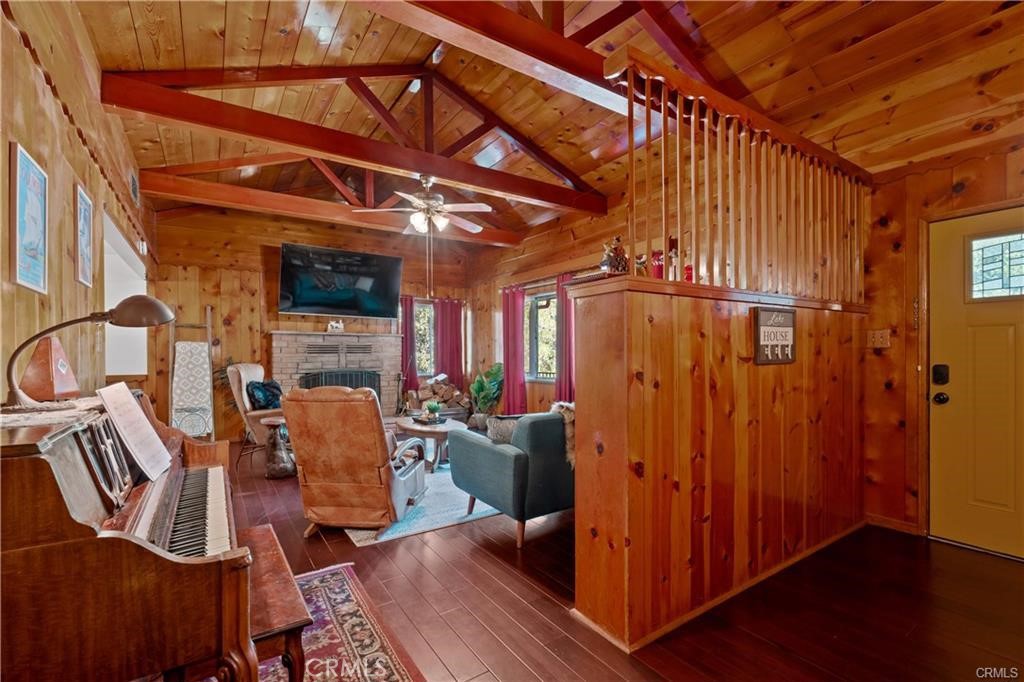 720 Rocky Loop Property Photo 4