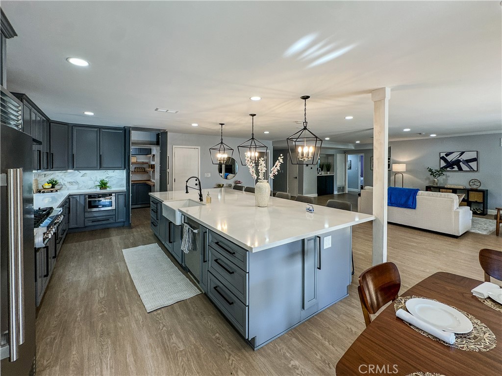 2105 Oxford Avenue Property Photo 1