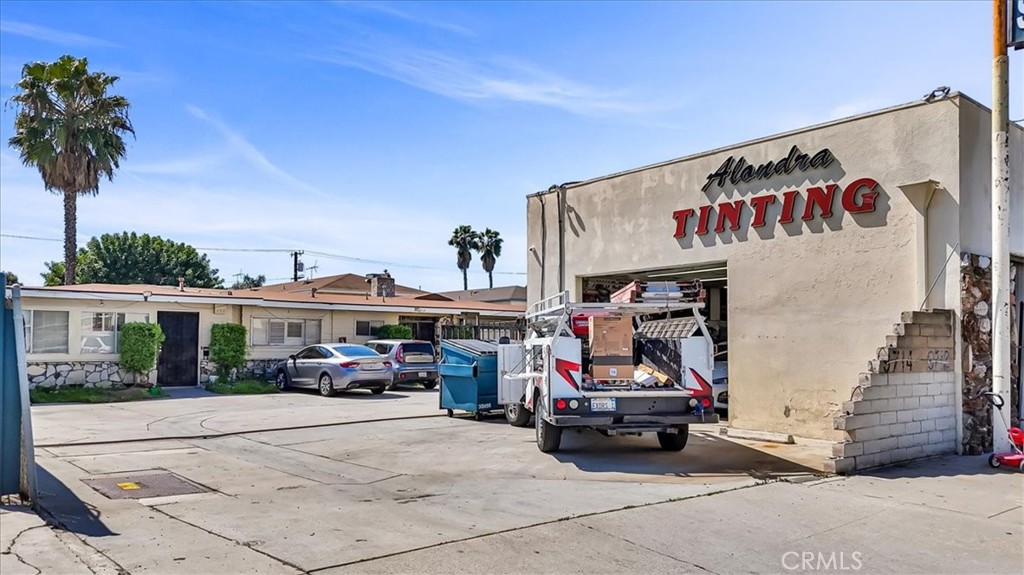 9712 Alondra Boulevard Property Photo 8
