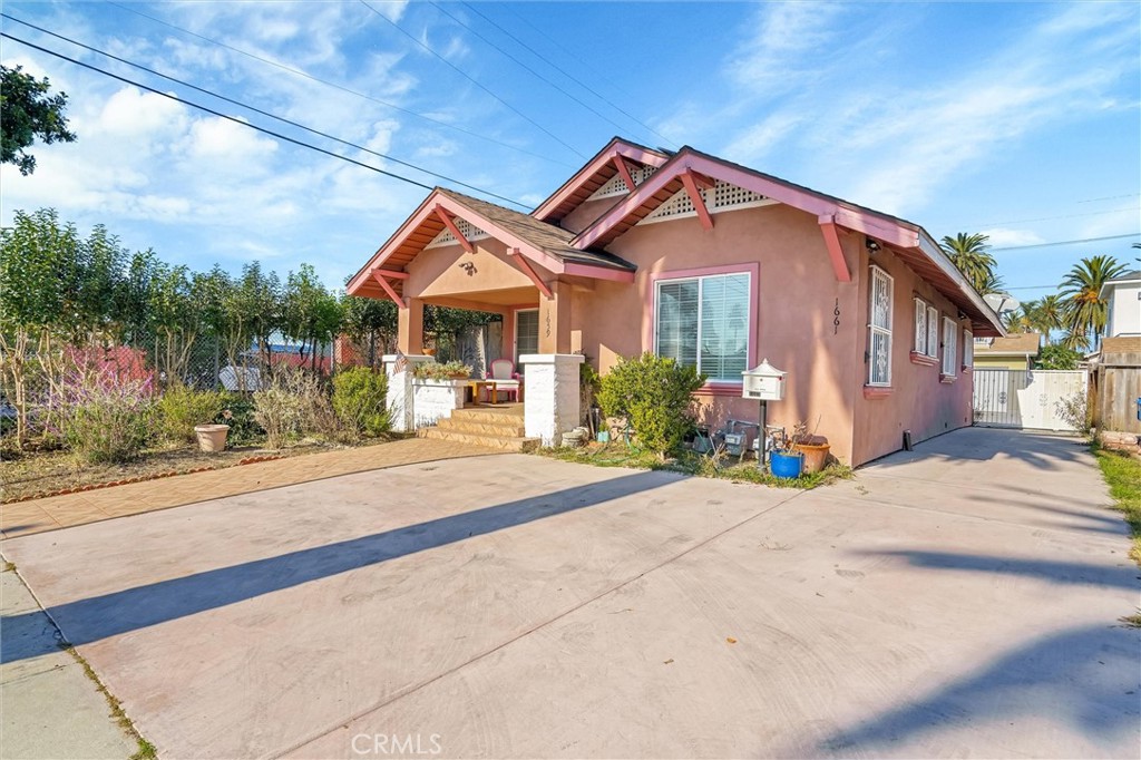 1659 W 39th Street Property Photo 1