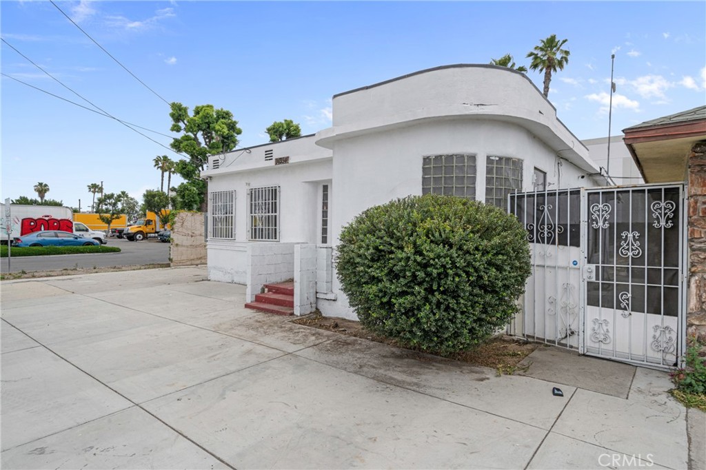 14354 Carmenita Rd Property Photo 2