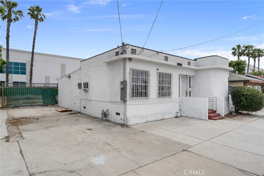14354 Carmenita Rd Property Photo 3