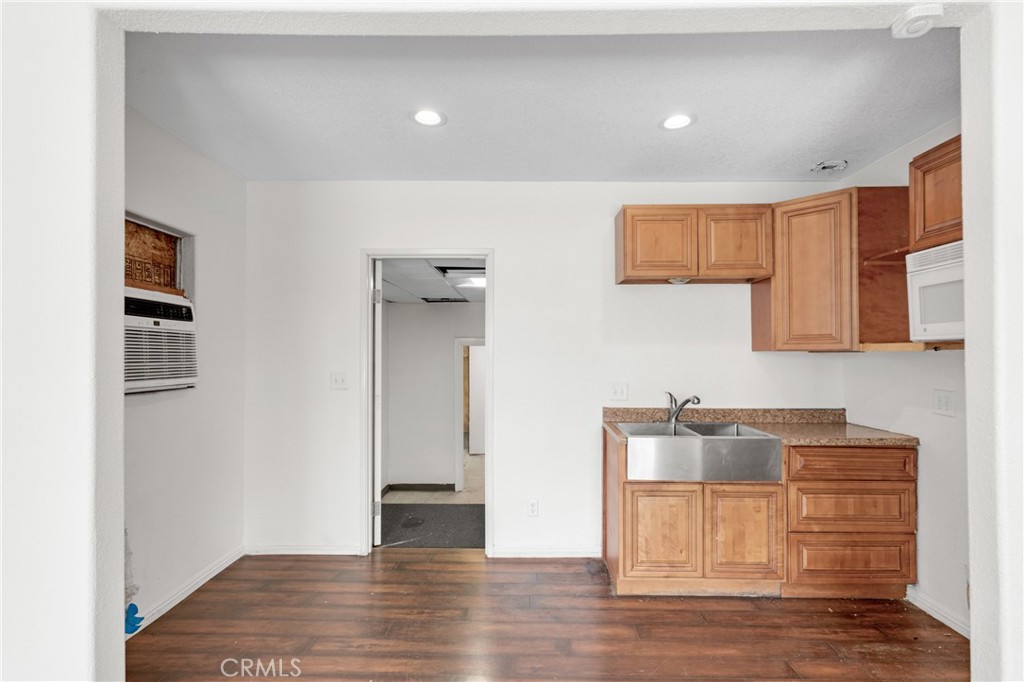 14354 Carmenita Rd Property Photo 9