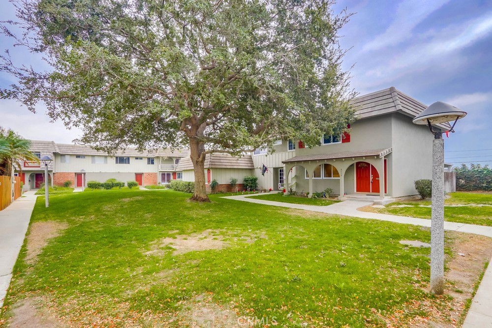 4714 Larwin Avenue Property Photo 1