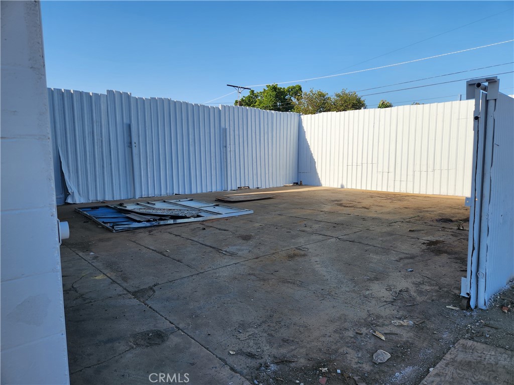 616 618 N Fries Avenue Property Photo 11