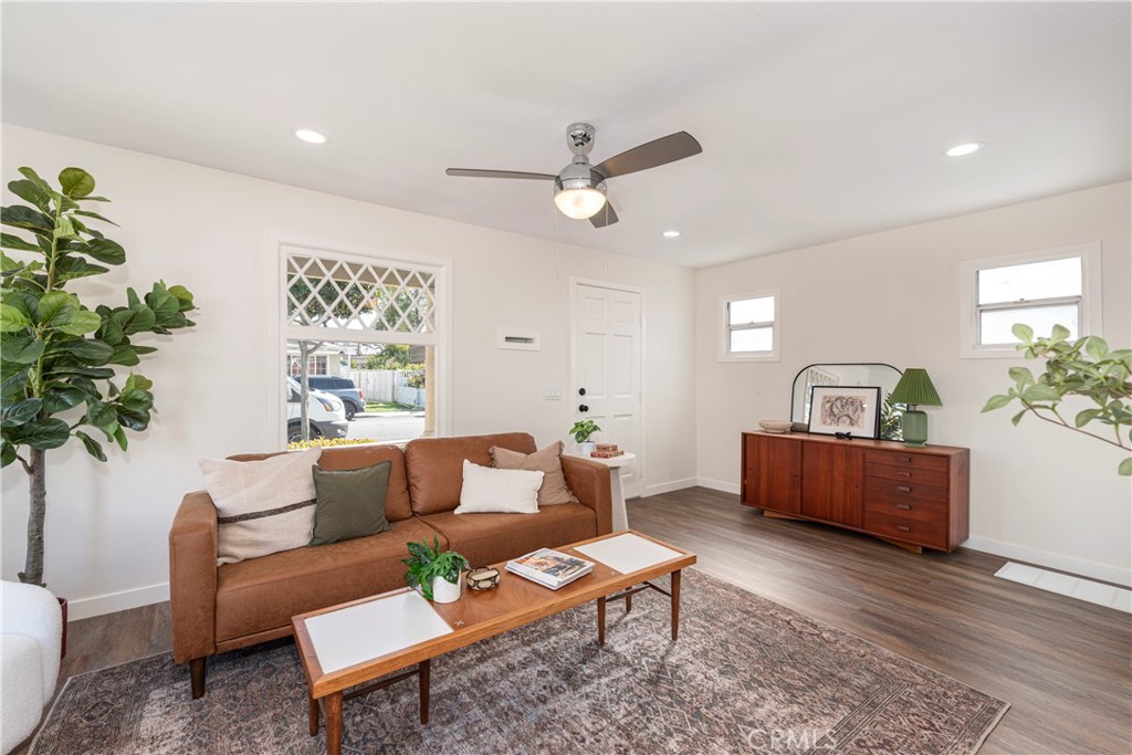 1887 Saint Louis Avenue Property Photo 6