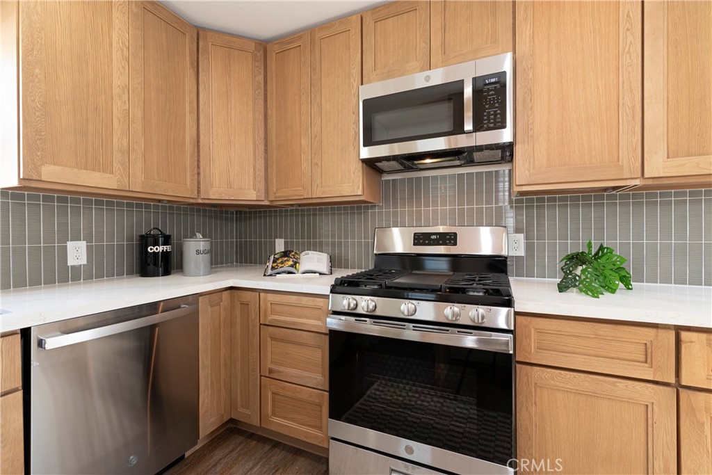 1887 Saint Louis Avenue Property Photo 14