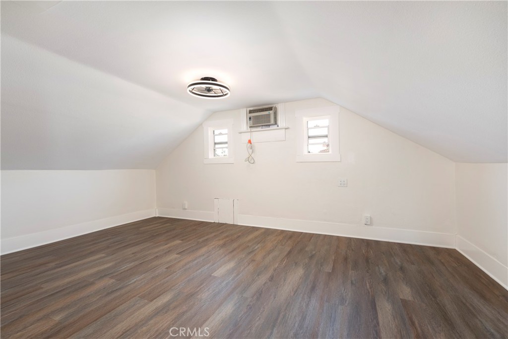 1887 Saint Louis Avenue Property Photo 17