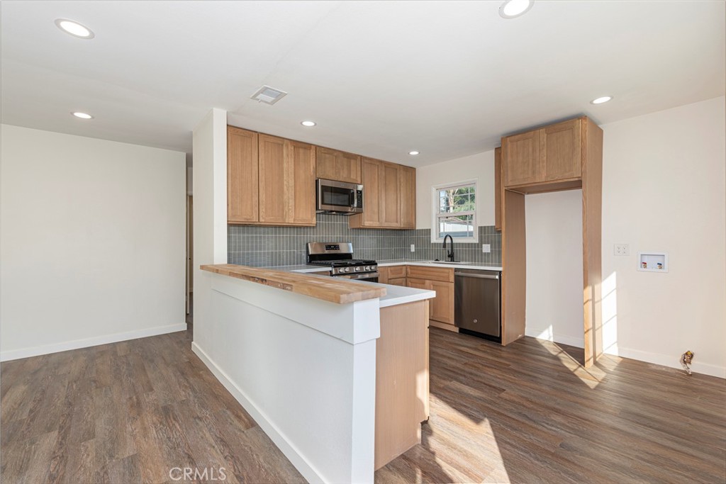 1887 Saint Louis Avenue Property Photo 19