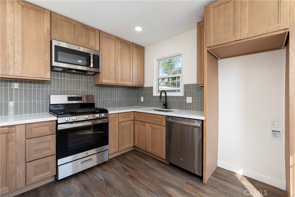 1887 Saint Louis Avenue Property Photo 21